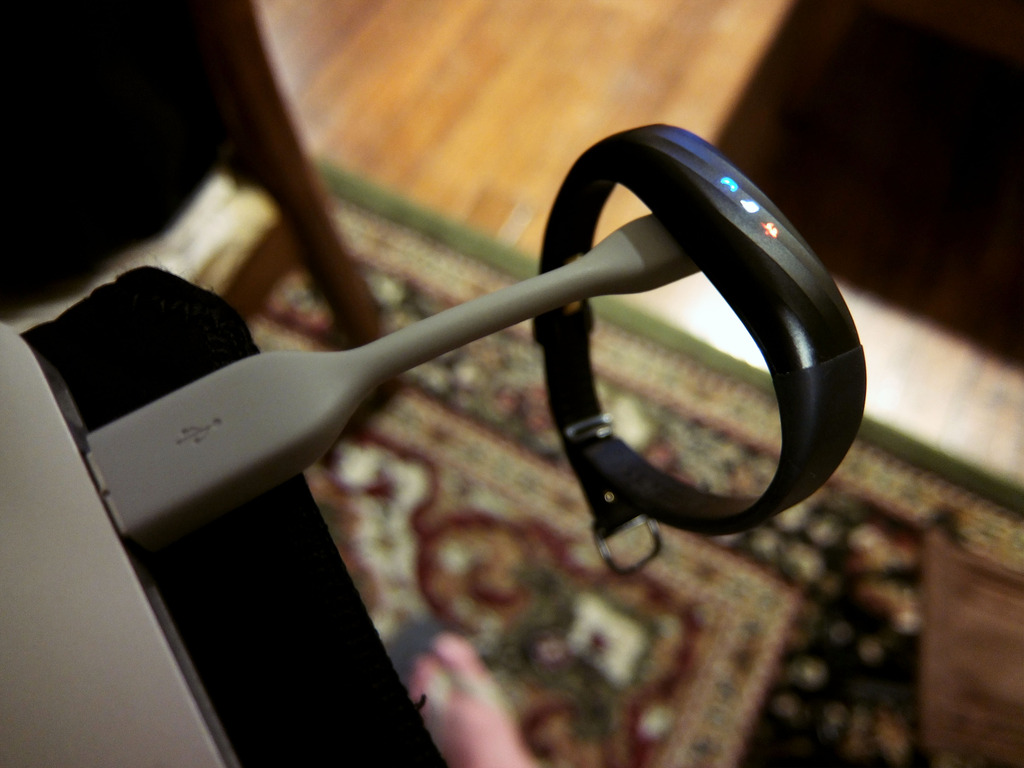 jawbone20up20320charging_zpscxdyfmsy