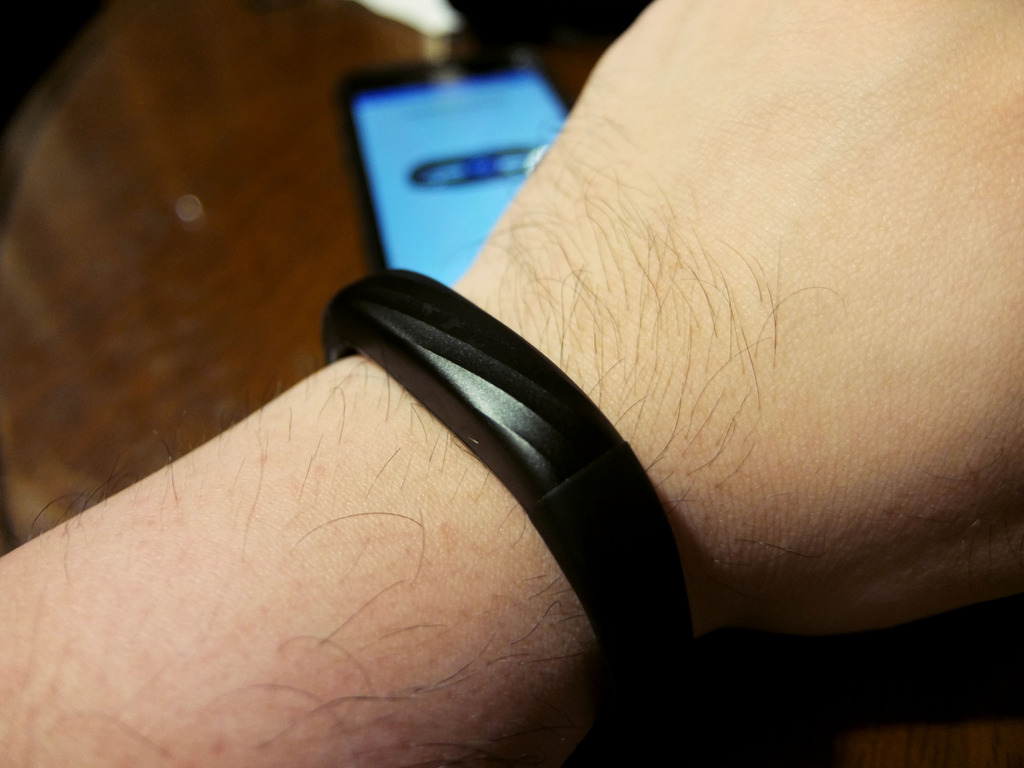 jawbone20up20320on20wrist_zpsl5pmnxs5